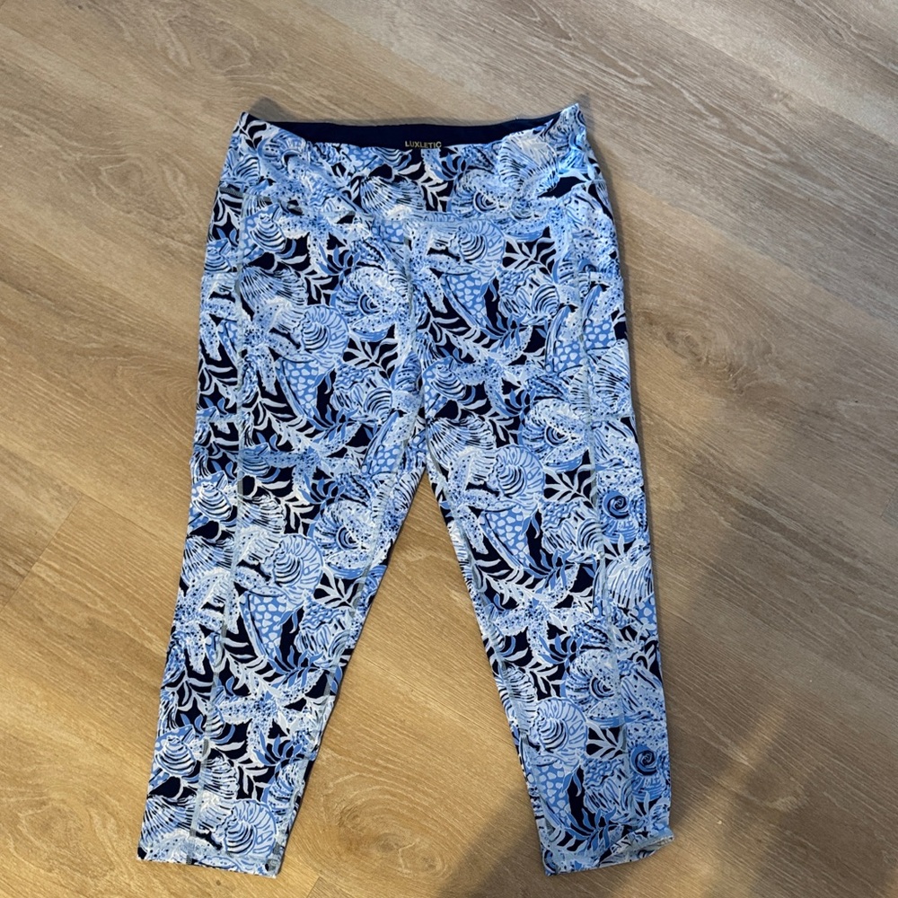 Lilly Pulitzer Luxletic Blue and White Patterned Leggings. XXL